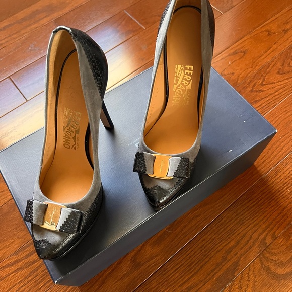 Salvatore Ferragamo Shoes - Ferragamo Pump shoe, original